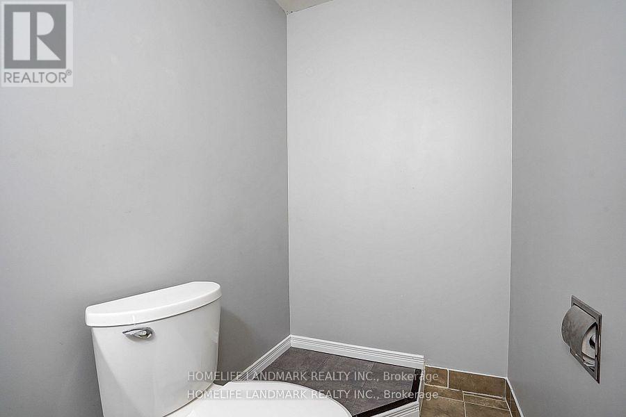 Photo 20 of 15 Saintsbury Square, Toronto ON