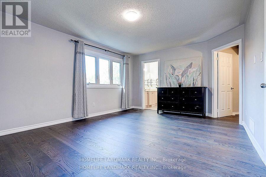 Photo 24 of 15 Saintsbury Square, Toronto ON