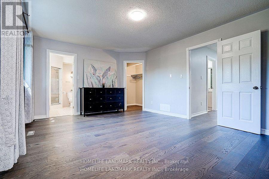 Photo 26 of 15 Saintsbury Square, Toronto ON