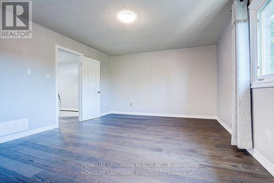 Photo 27 of 15 Saintsbury Square, Toronto ON