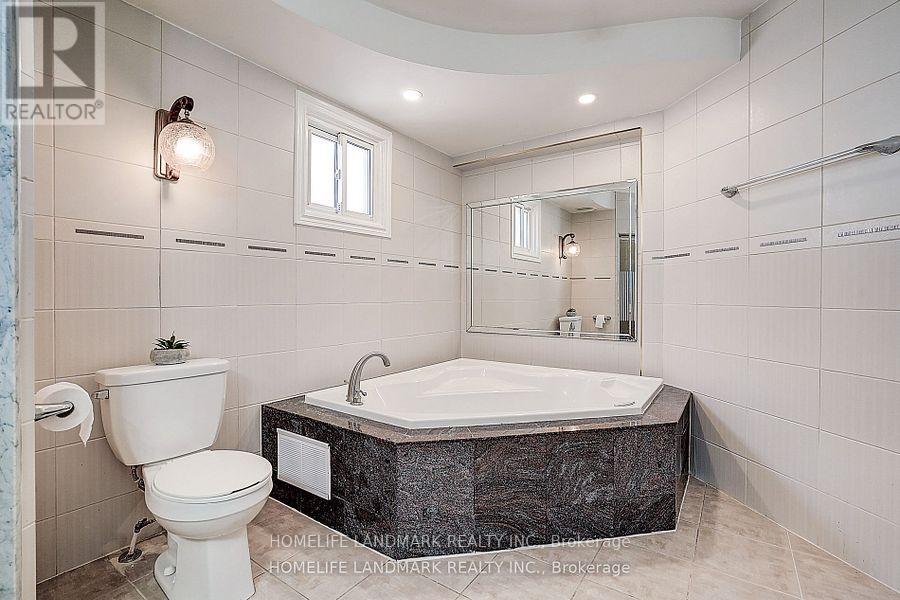 Photo 29 of 15 Saintsbury Square, Toronto ON