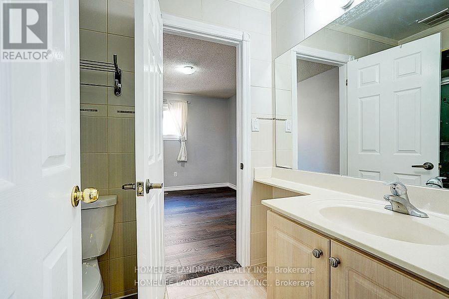 Photo 31 of 15 Saintsbury Square, Toronto ON