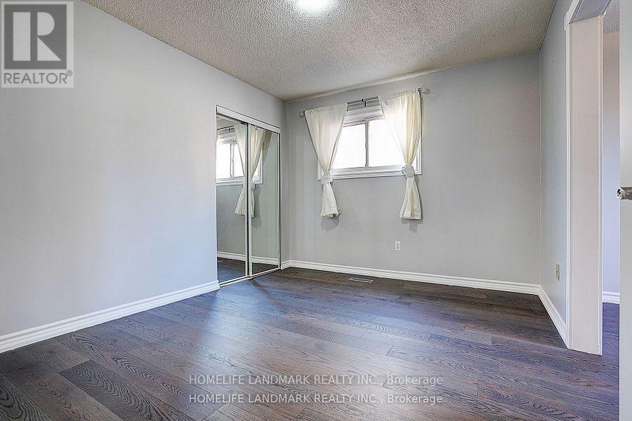 Photo 33 of 15 Saintsbury Square, Toronto ON