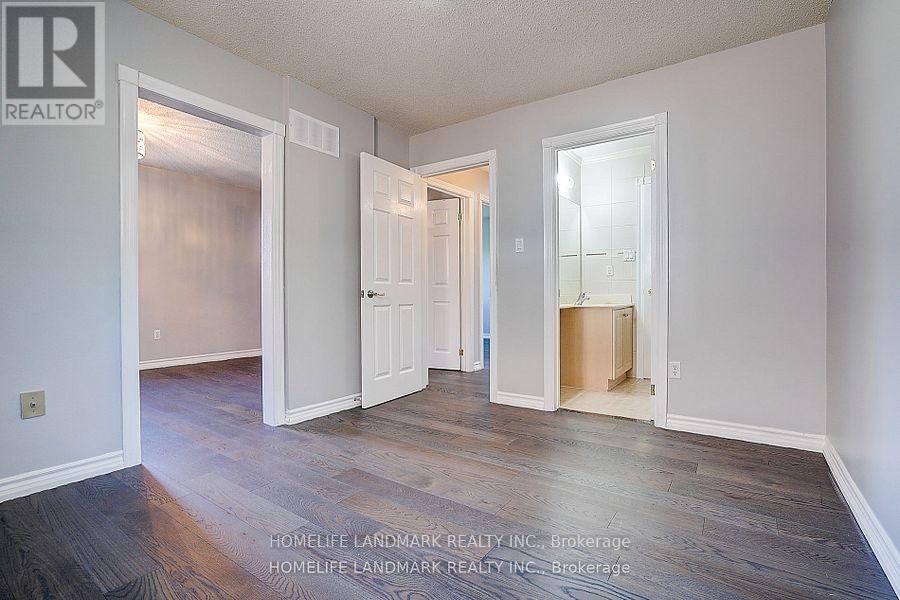 Photo 34 of 15 Saintsbury Square, Toronto ON