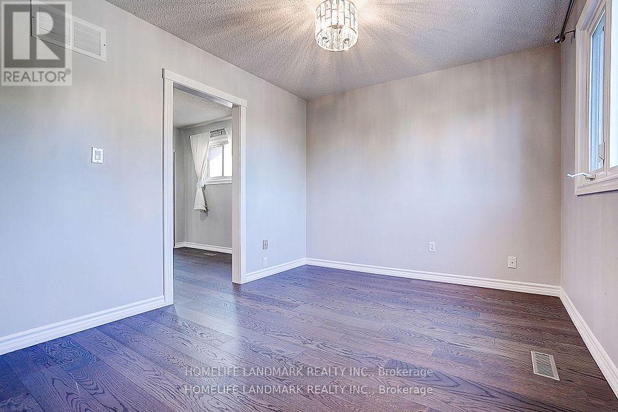 Photo 37 of 15 Saintsbury Square, Toronto ON