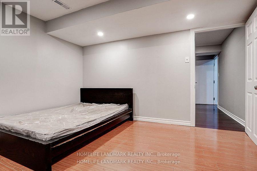 Photo 41 of 15 Saintsbury Square, Toronto ON