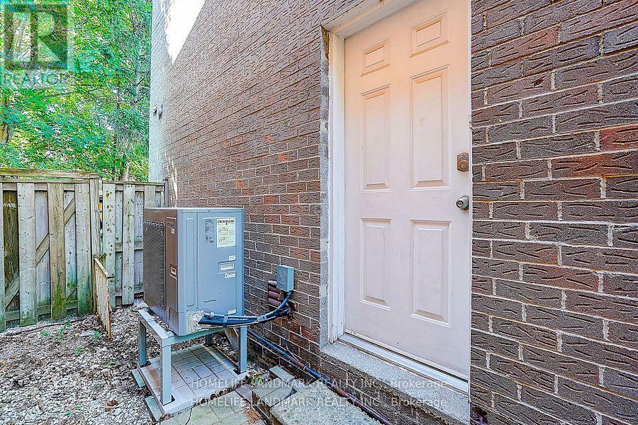 Photo 48 of 15 Saintsbury Square, Toronto ON