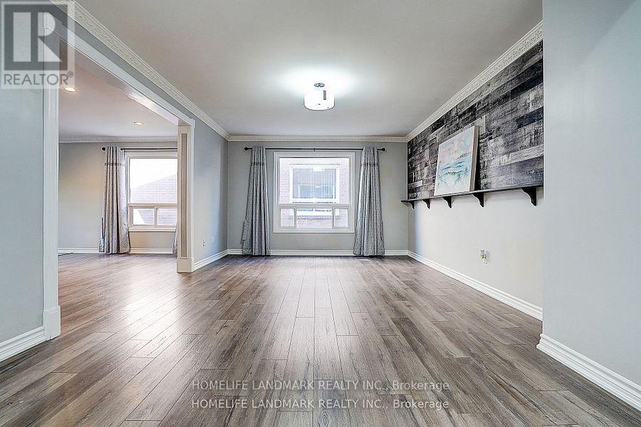 Photo 5 of 15 Saintsbury Square, Toronto ON