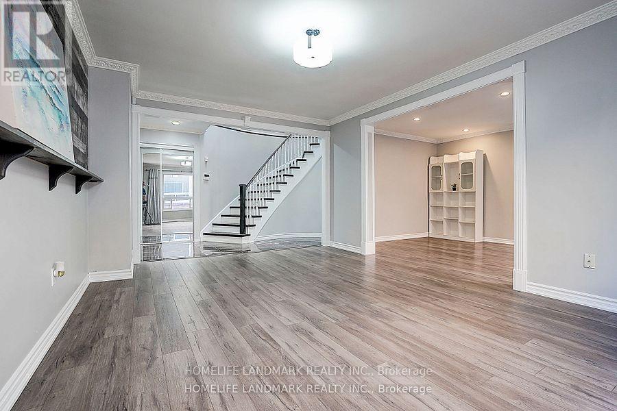Photo 6 of 15 Saintsbury Square, Toronto ON