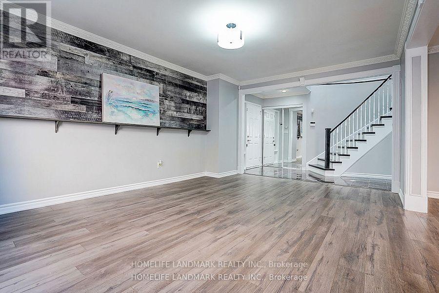 Photo 7 of 15 Saintsbury Square, Toronto ON