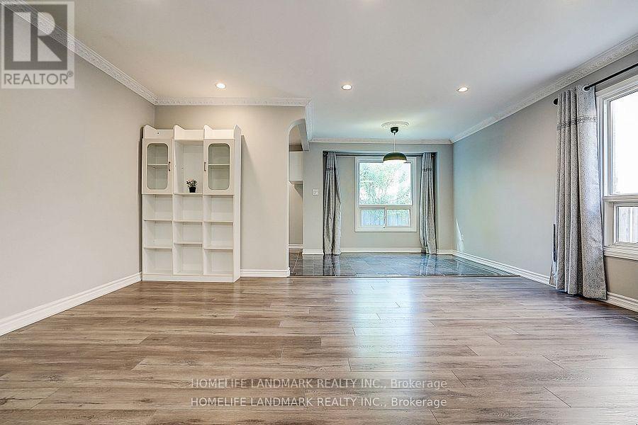 Photo 9 of 15 Saintsbury Square, Toronto ON