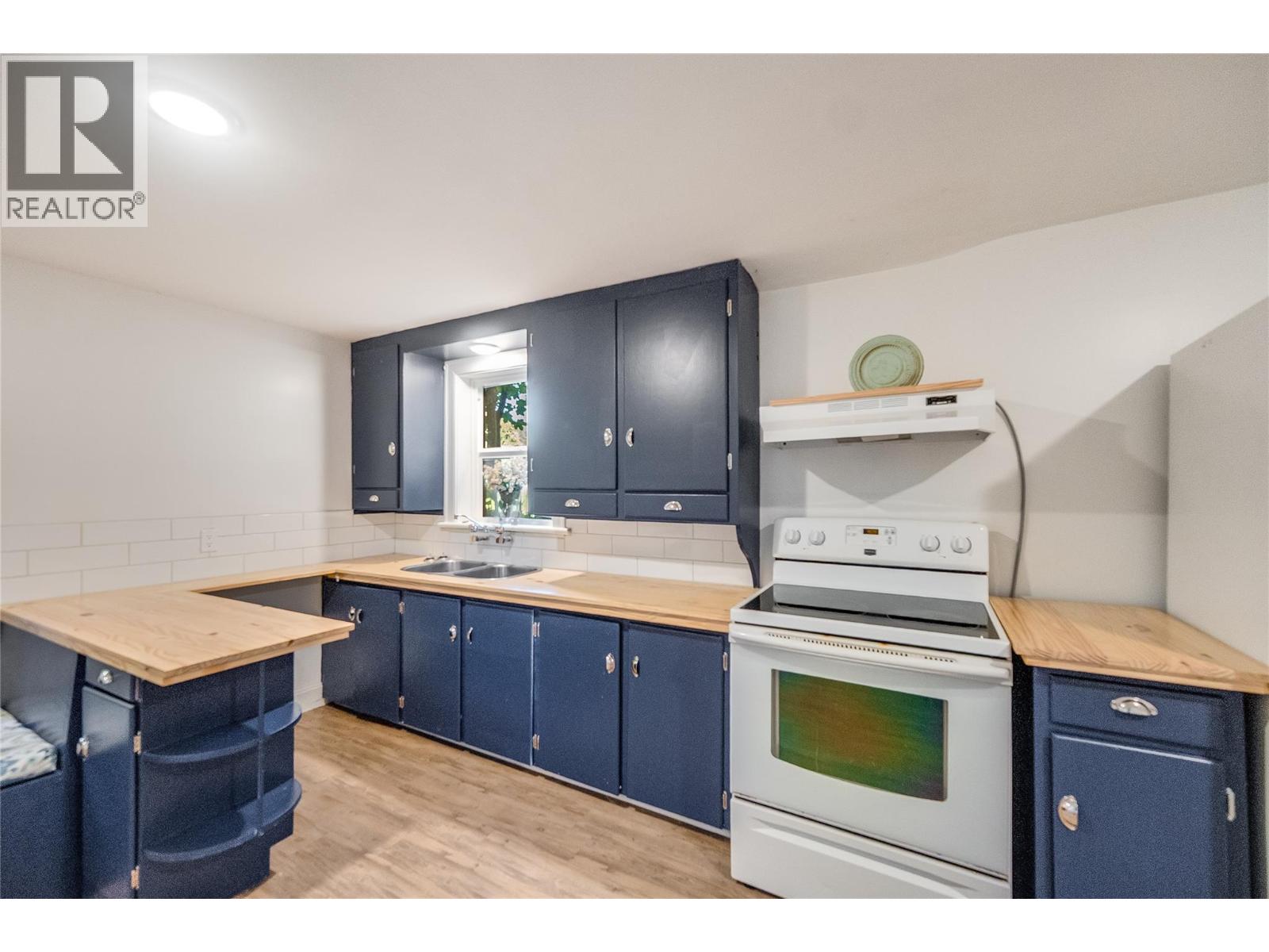 102 18th Street, Castlegar