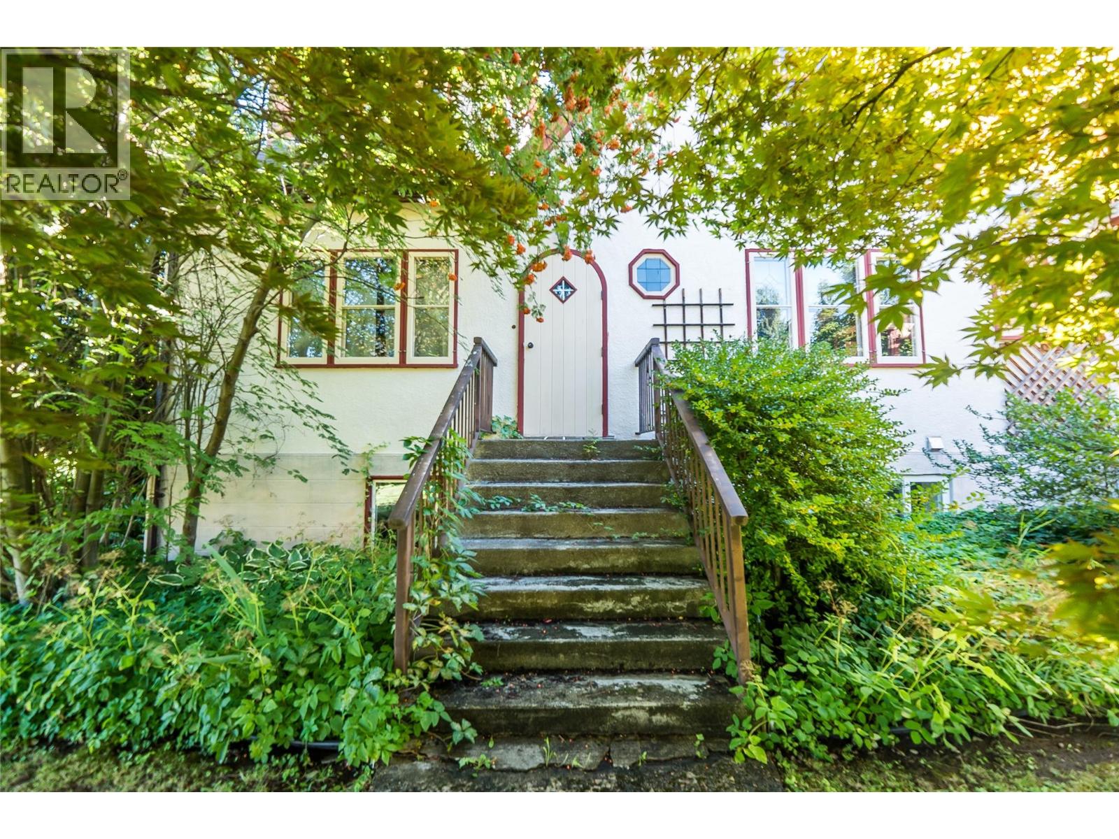 102 18th Street, Castlegar