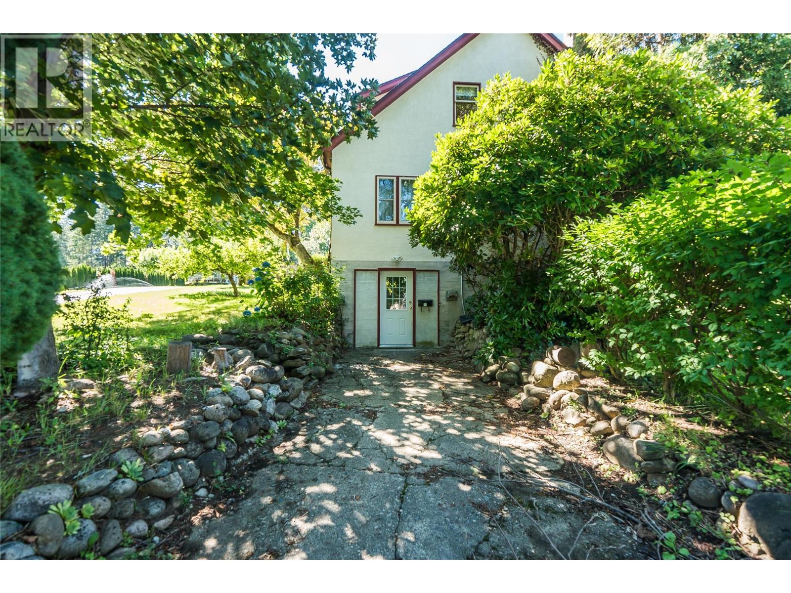 102 18th Street, Castlegar