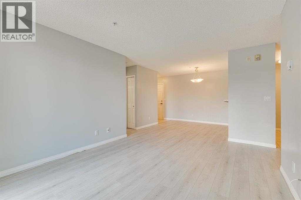 Single Family House for Sale in   Canyon Meadows Drive SE Queensland Calgary 