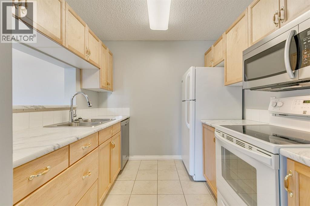 Single Family House for Sale in   Canyon Meadows Drive SE Queensland Calgary 