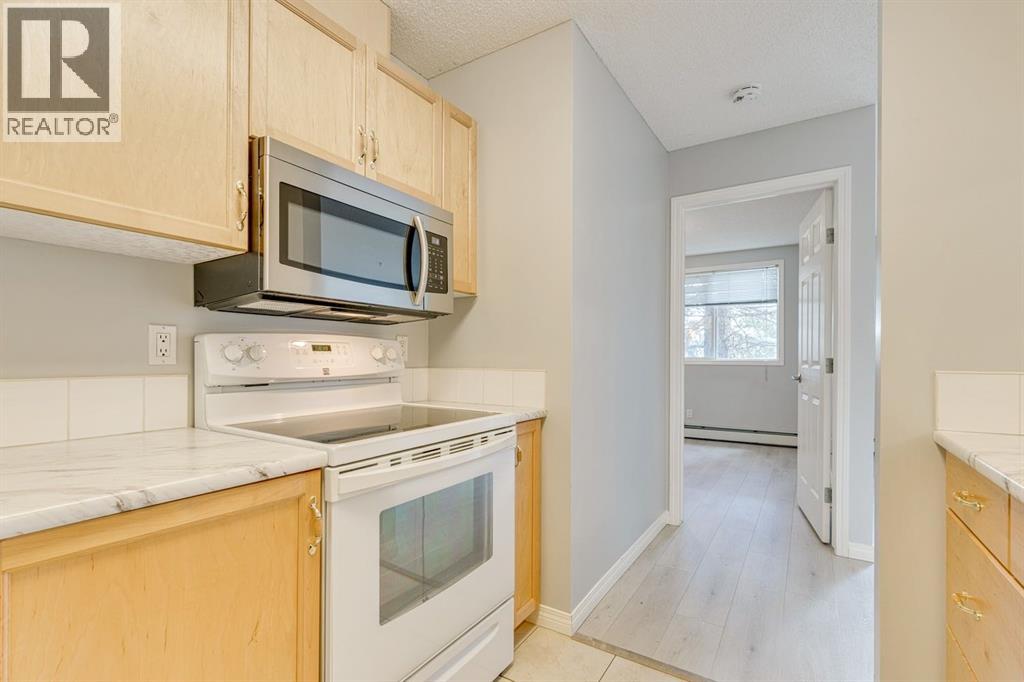 Single Family House for Sale in   Canyon Meadows Drive SE Queensland Calgary 