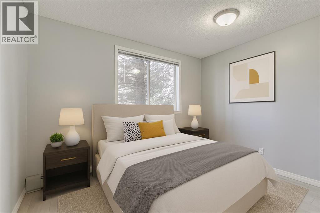 Single Family House for Sale in   Canyon Meadows Drive SE Queensland Calgary 