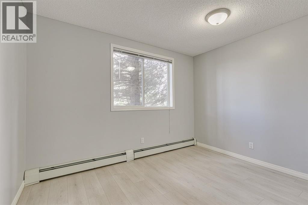 Single Family House for Sale in   Canyon Meadows Drive SE Queensland Calgary 