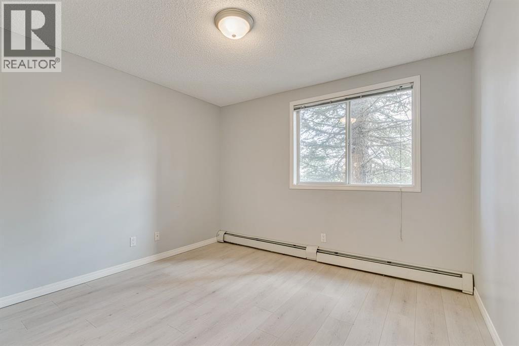 Single Family House for Sale in   Canyon Meadows Drive SE Queensland Calgary 