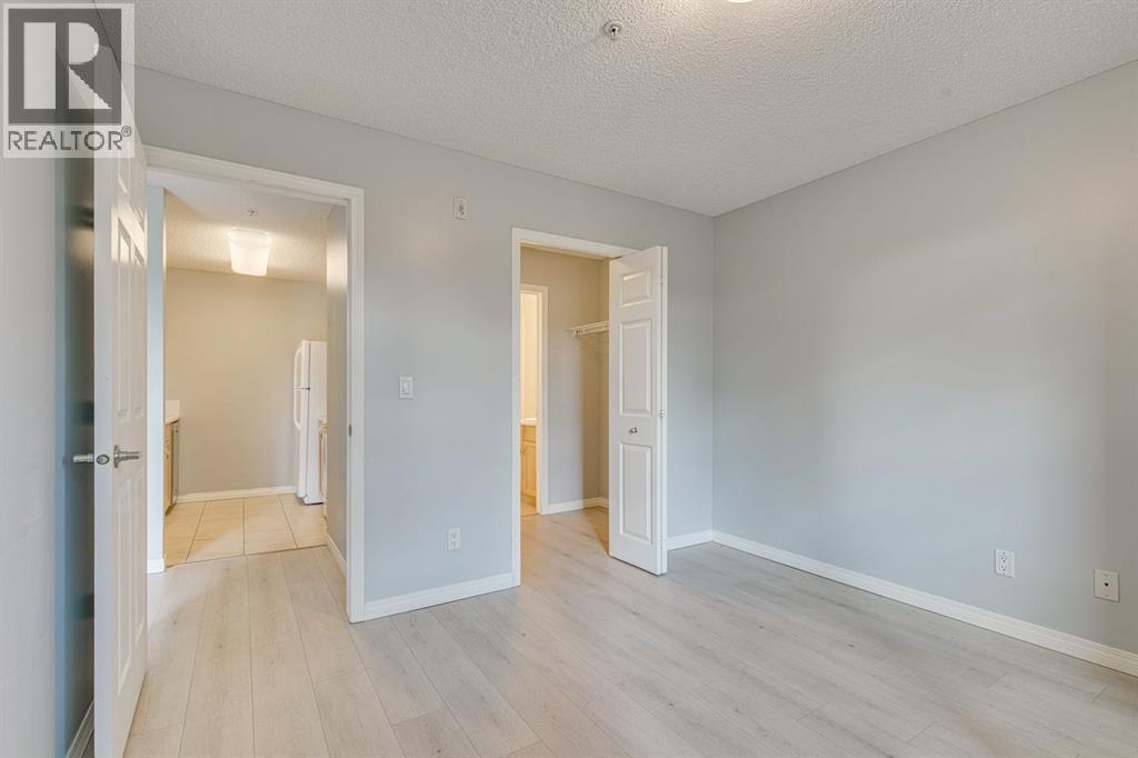 Single Family House for Sale in   Canyon Meadows Drive SE Queensland Calgary 