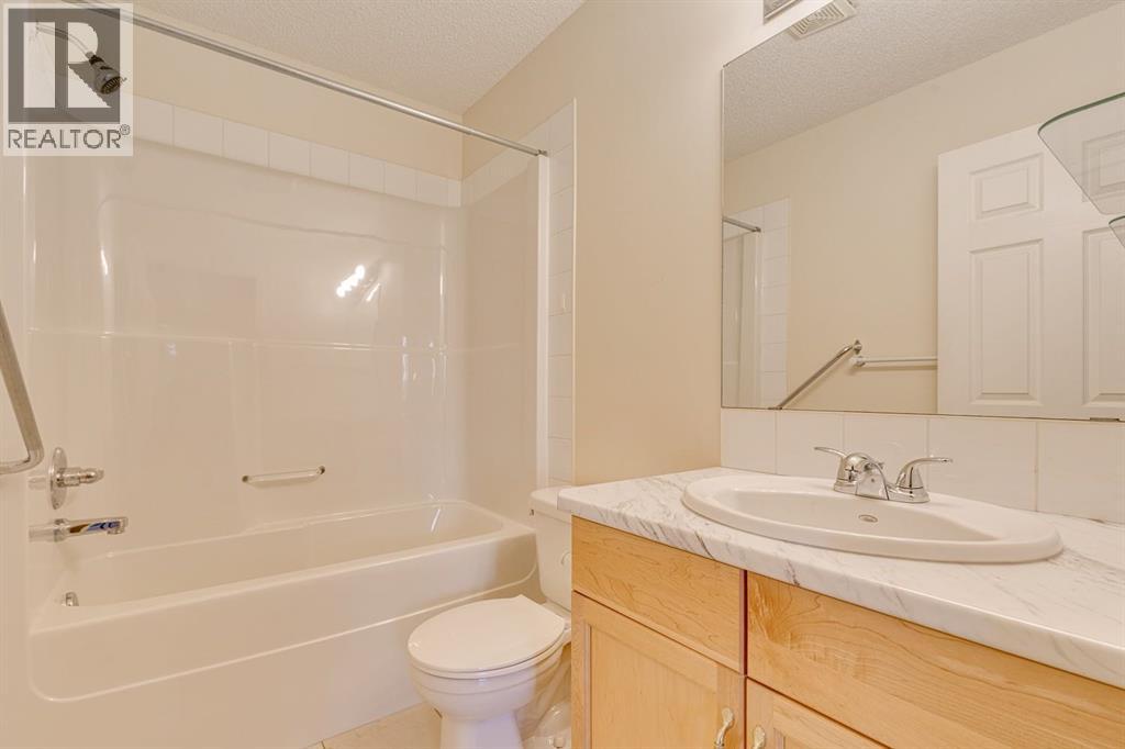 Single Family House for Sale in   Canyon Meadows Drive SE Queensland Calgary 