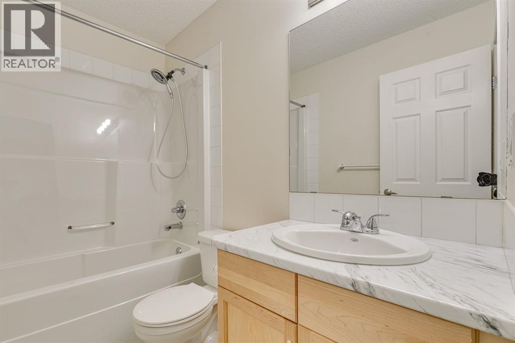 Single Family House for Sale in   Canyon Meadows Drive SE Queensland Calgary 