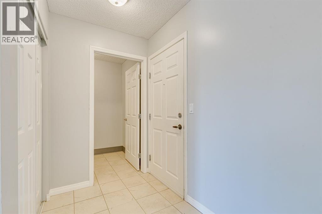 Single Family House for Sale in   Canyon Meadows Drive SE Queensland Calgary 