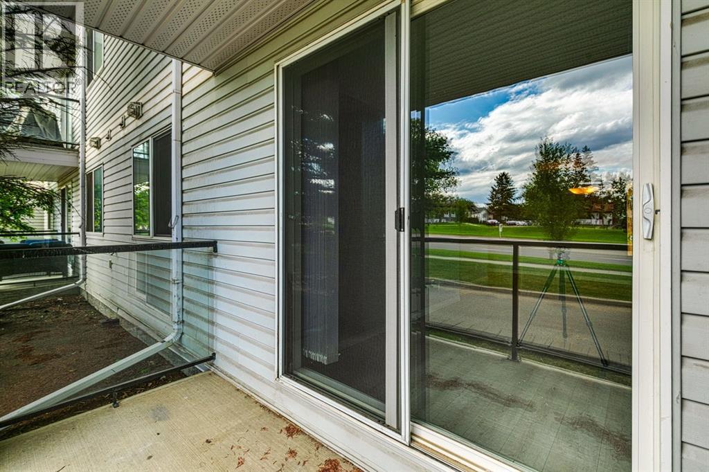 Single Family House for Sale in   Canyon Meadows Drive SE Queensland Calgary 