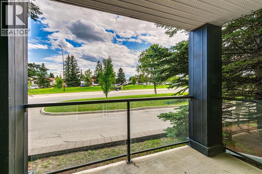 Single Family House for Sale in   Canyon Meadows Drive SE Queensland Calgary 
