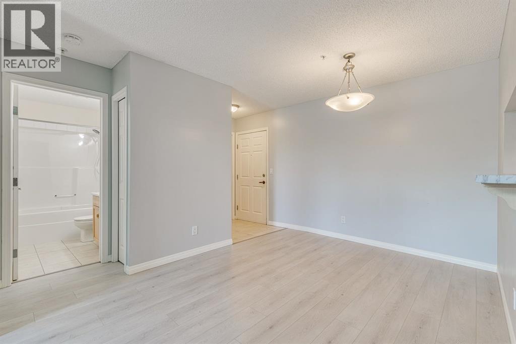 Single Family House for Sale in   Canyon Meadows Drive SE Queensland Calgary 