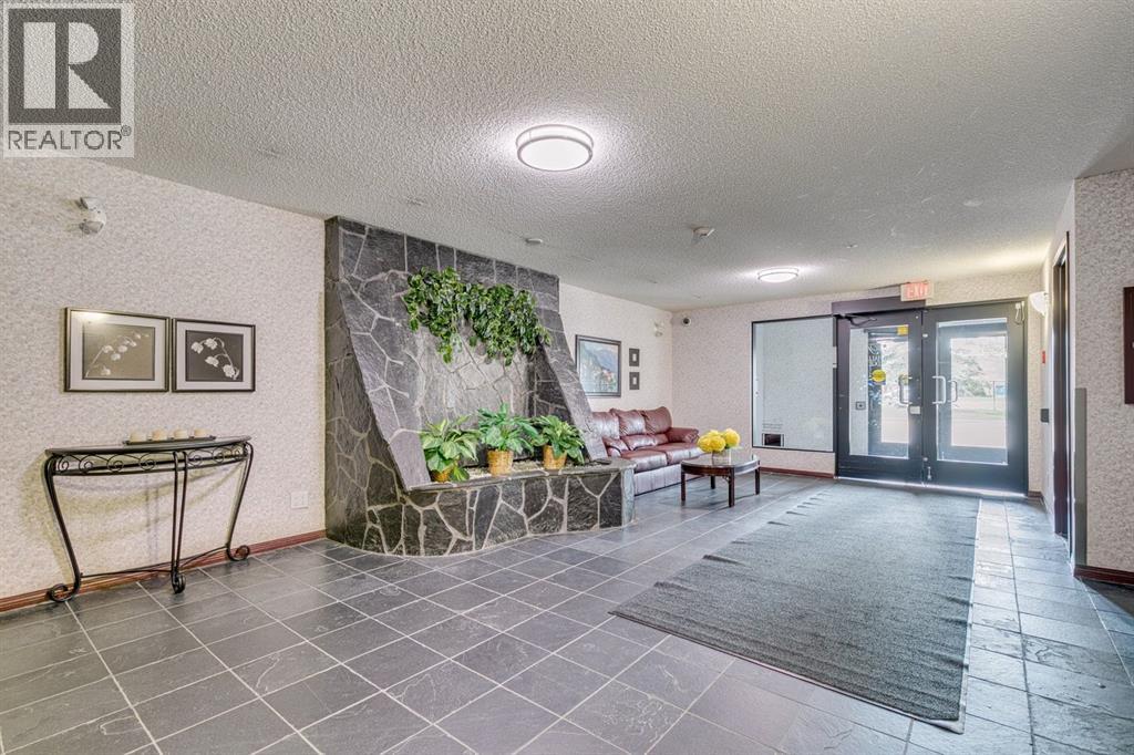 Single Family House for Sale in   Canyon Meadows Drive SE Queensland Calgary 