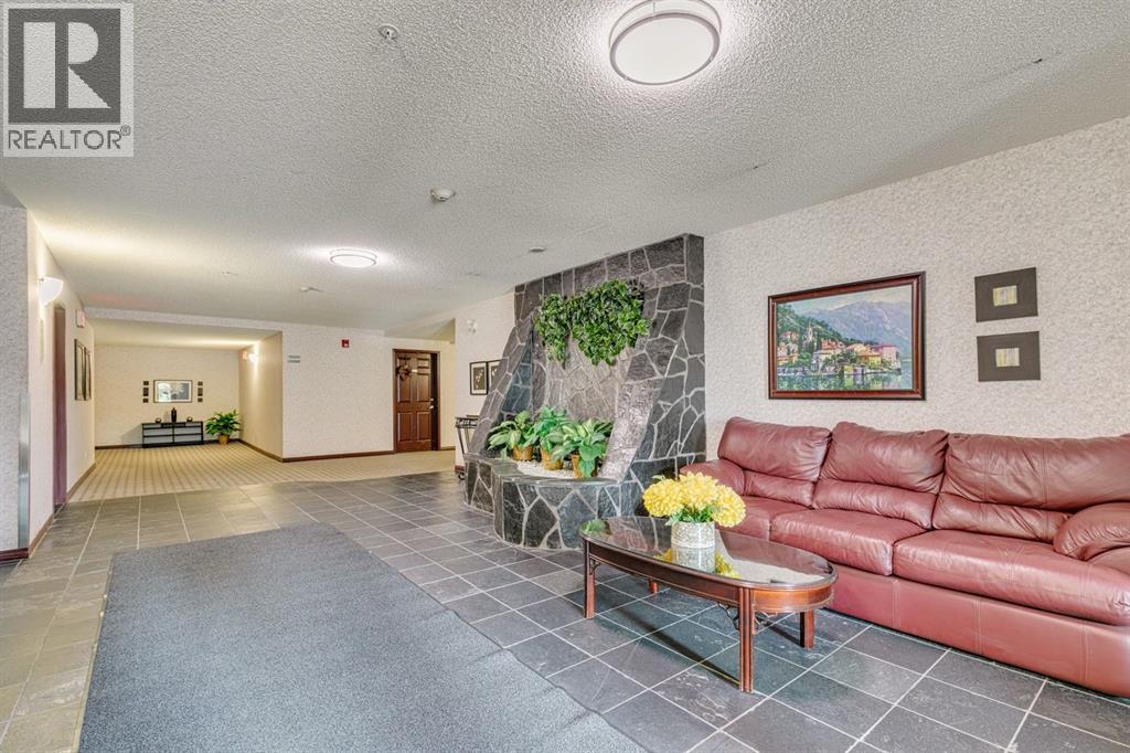 Single Family House for Sale in   Canyon Meadows Drive SE Queensland Calgary 