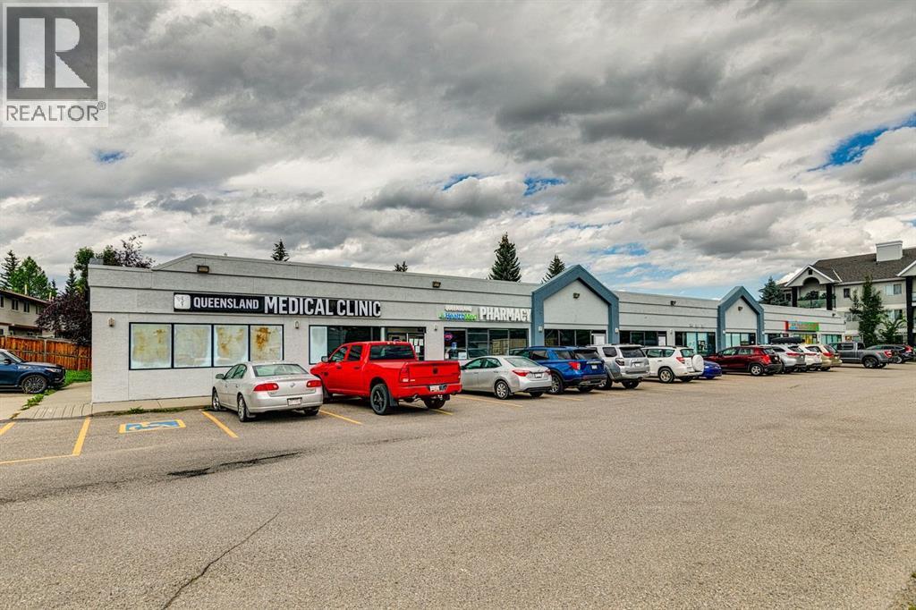 Single Family House for Sale in   Canyon Meadows Drive SE Queensland Calgary 