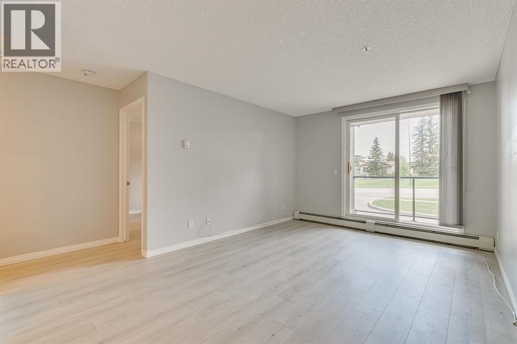 Single Family House for Sale in   Canyon Meadows Drive SE Queensland Calgary 