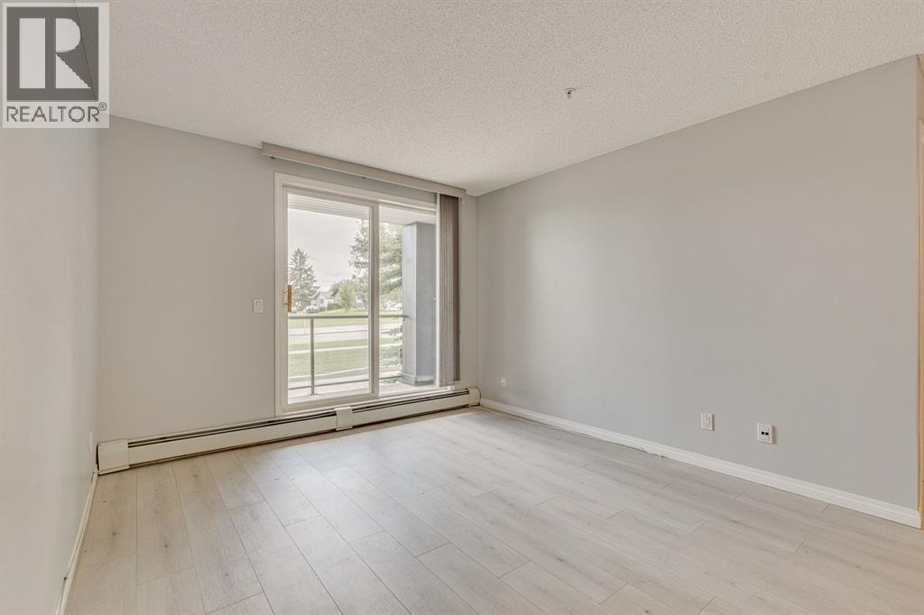 Single Family House for Sale in   Canyon Meadows Drive SE Queensland Calgary 