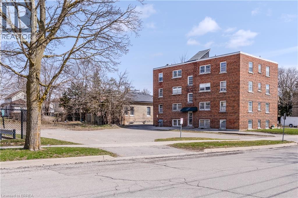 Photo 6 of 88 Charlotte Street, Brantford ON