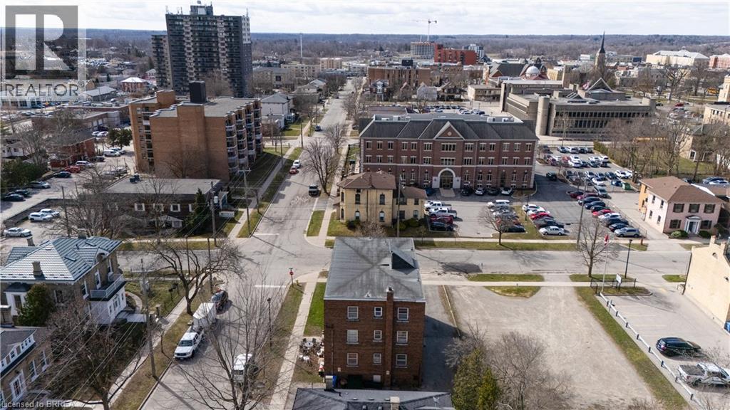 Photo 11 of 88 Charlotte Street, Brantford ON