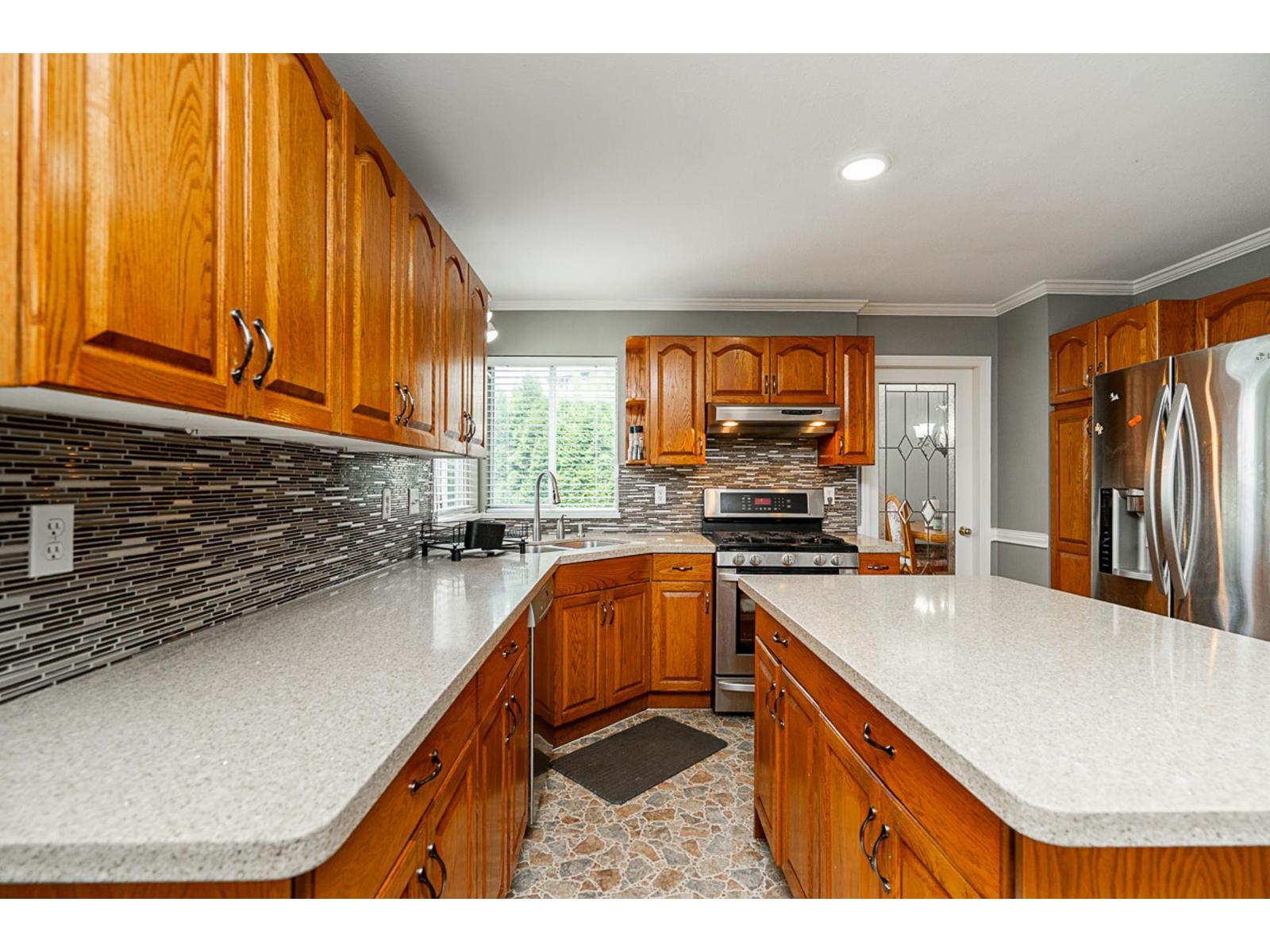 Photo 13 of 14926 83 A Avenue, Surrey BC