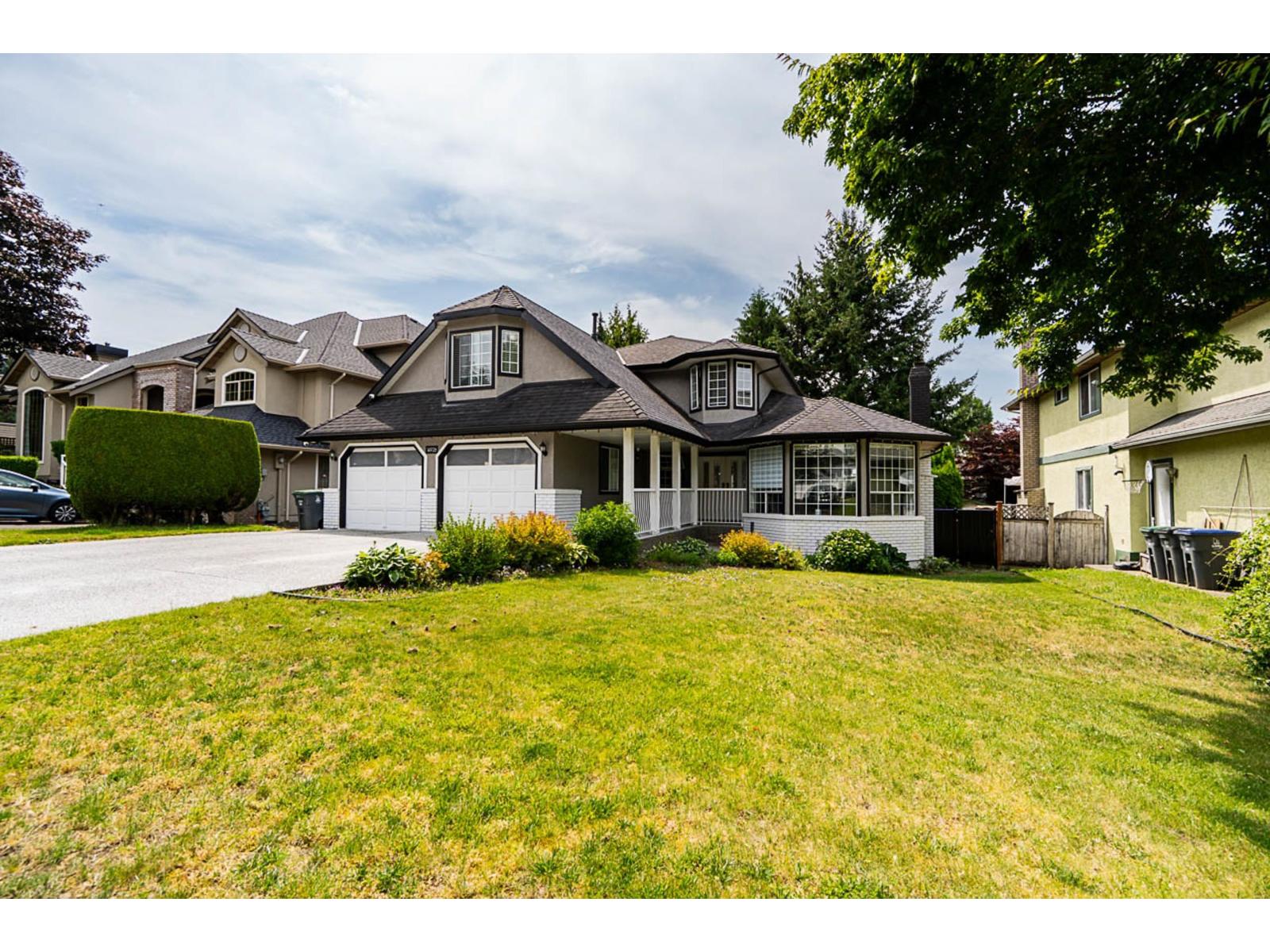 Photo 3 of 14926 83 A Avenue, Surrey BC