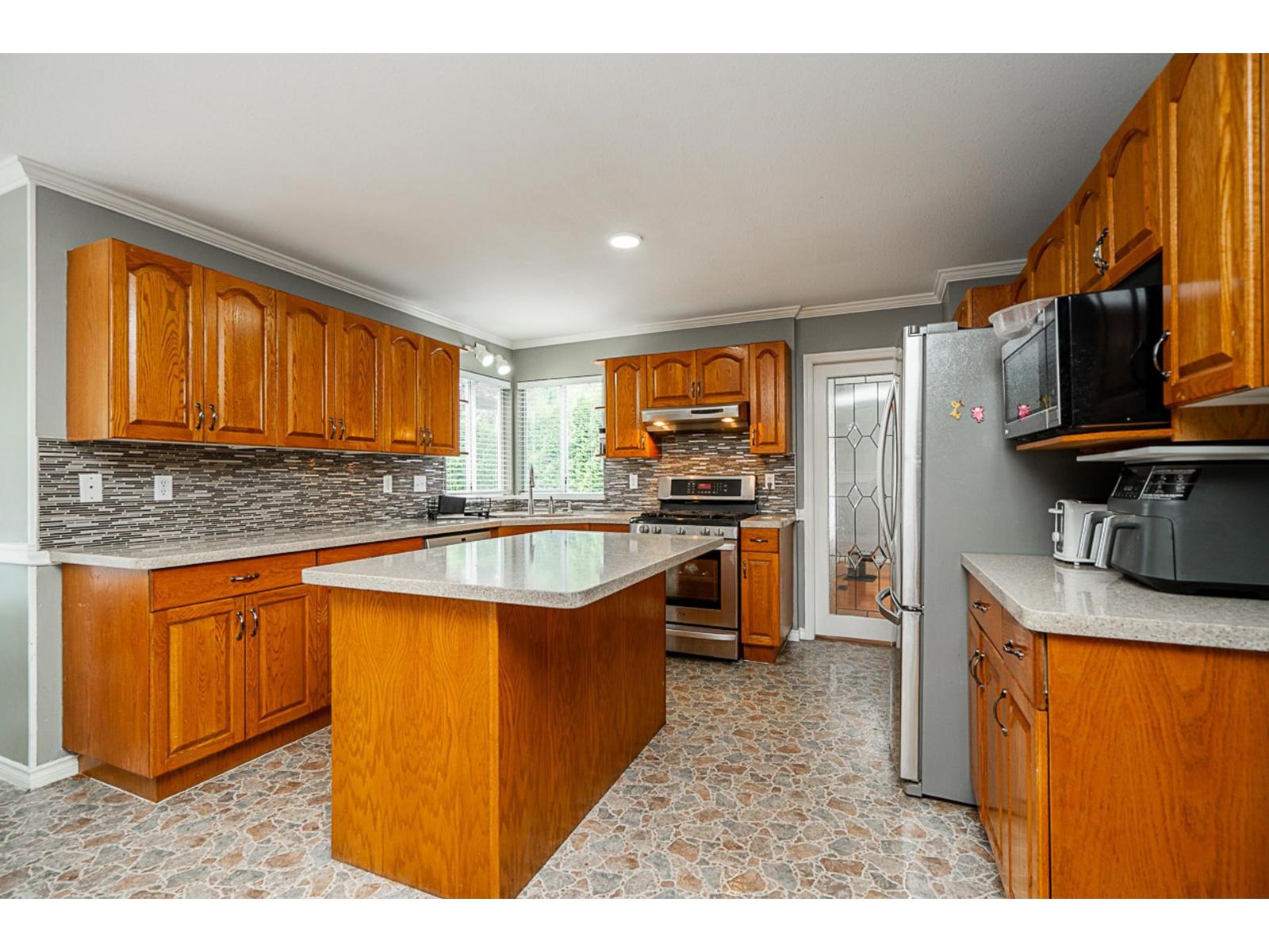 Photo 12 of 14926 83 A Avenue, Surrey BC
