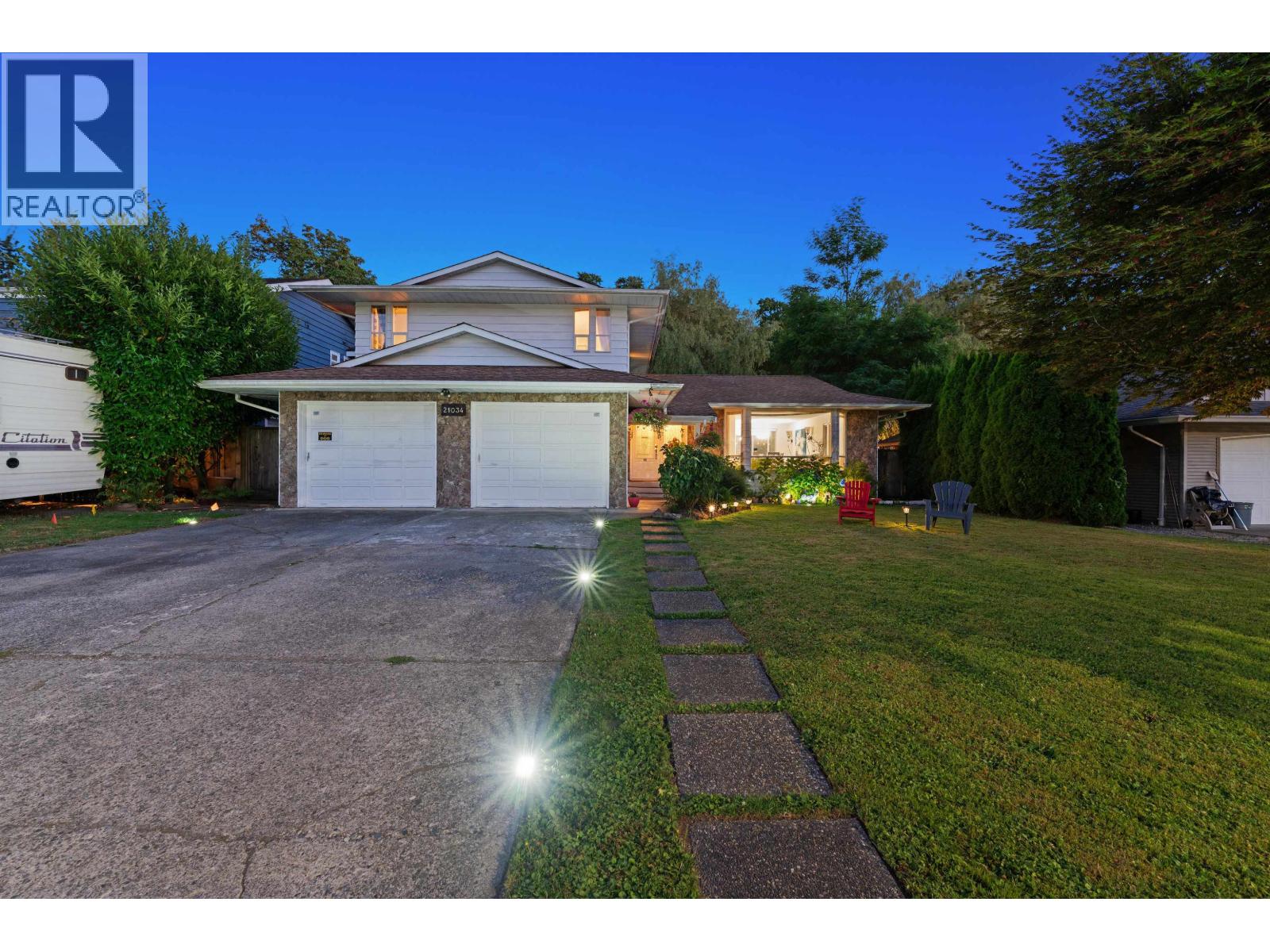 Photo 2 of 21034 Barker Avenue, Maple Ridge BC