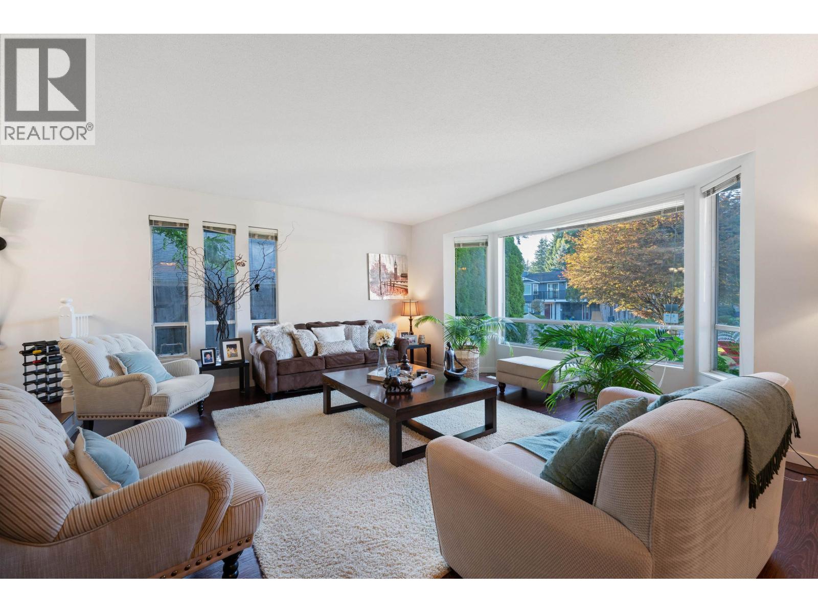 Photo 5 of 21034 Barker Avenue, Maple Ridge BC