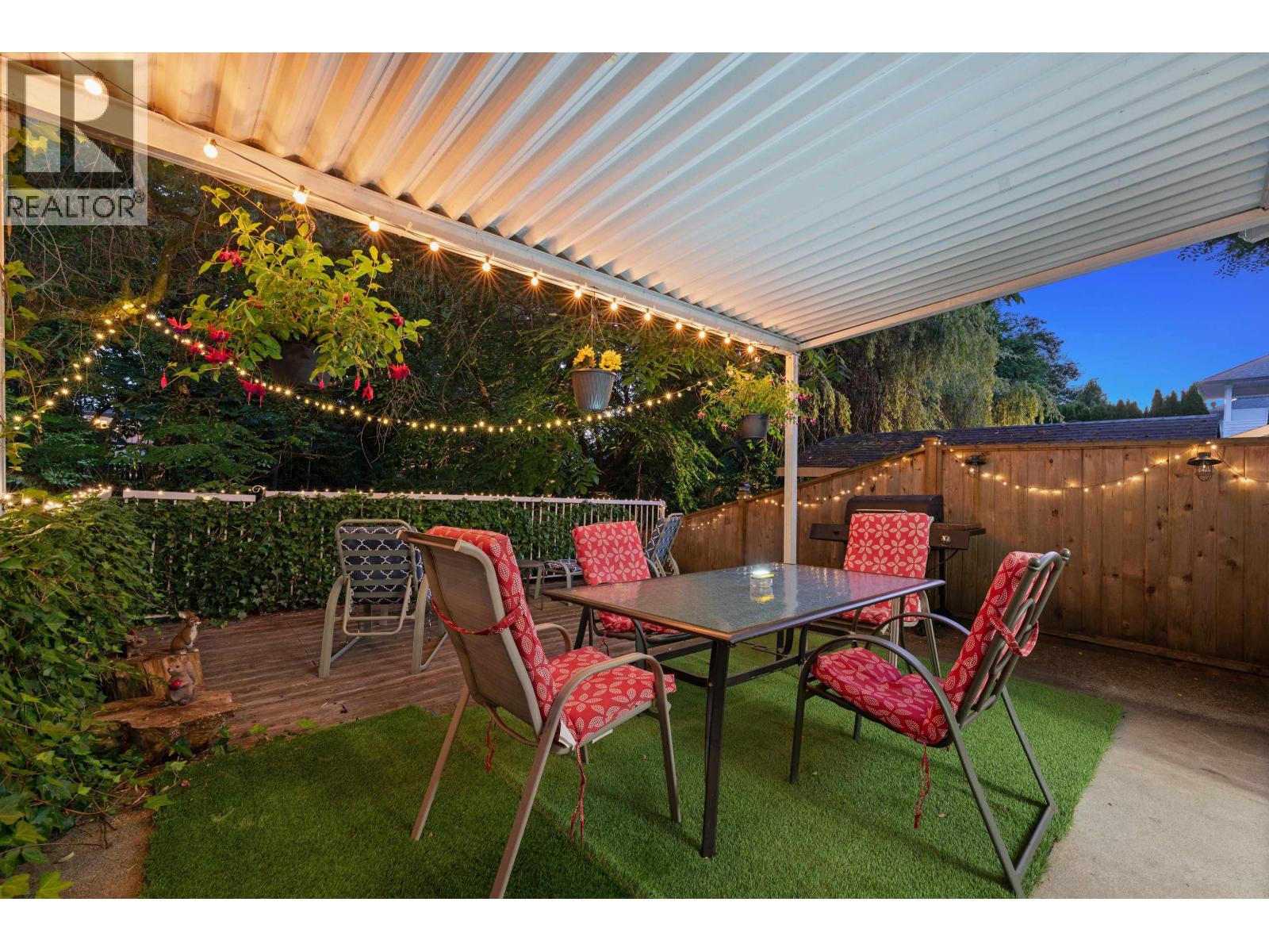 Photo 10 of 21034 Barker Avenue, Maple Ridge BC