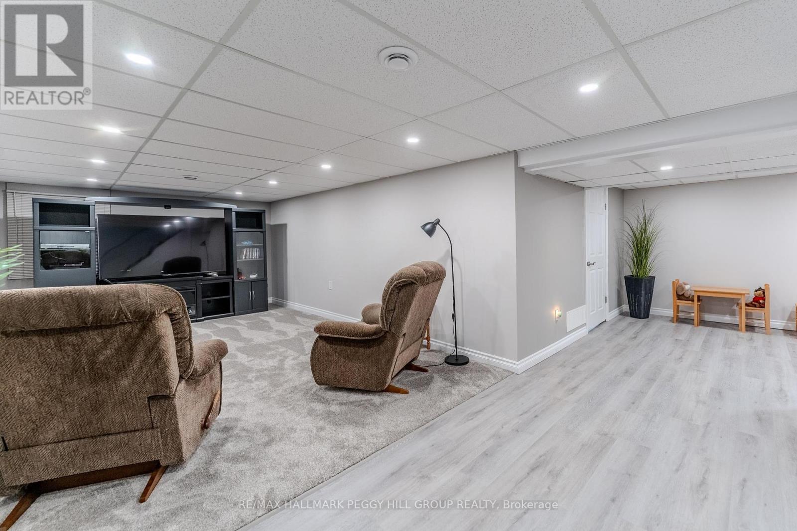 Photo 20 of 102 Tudhope Boulevard, Oromedonte ON