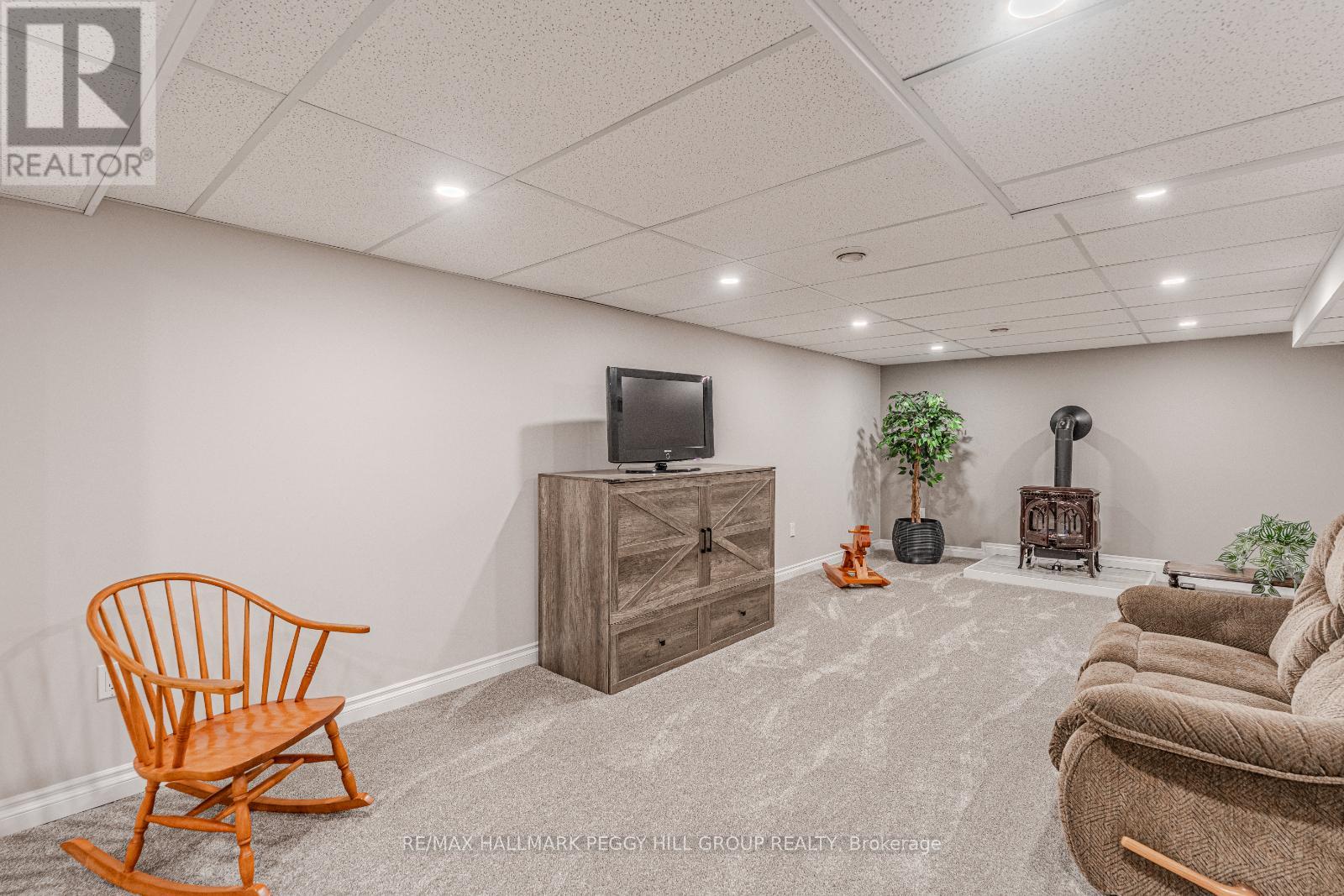 Photo 21 of 102 Tudhope Boulevard, Oromedonte ON
