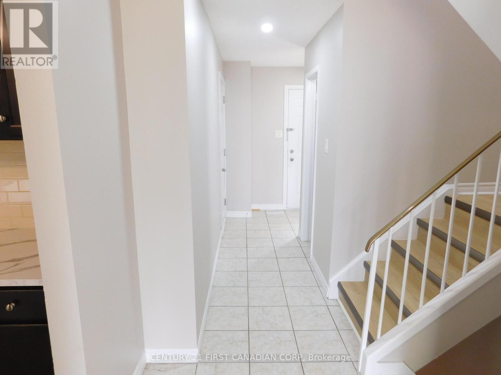 Photo 4 of 2 500 Osgoode Drive, London South ON