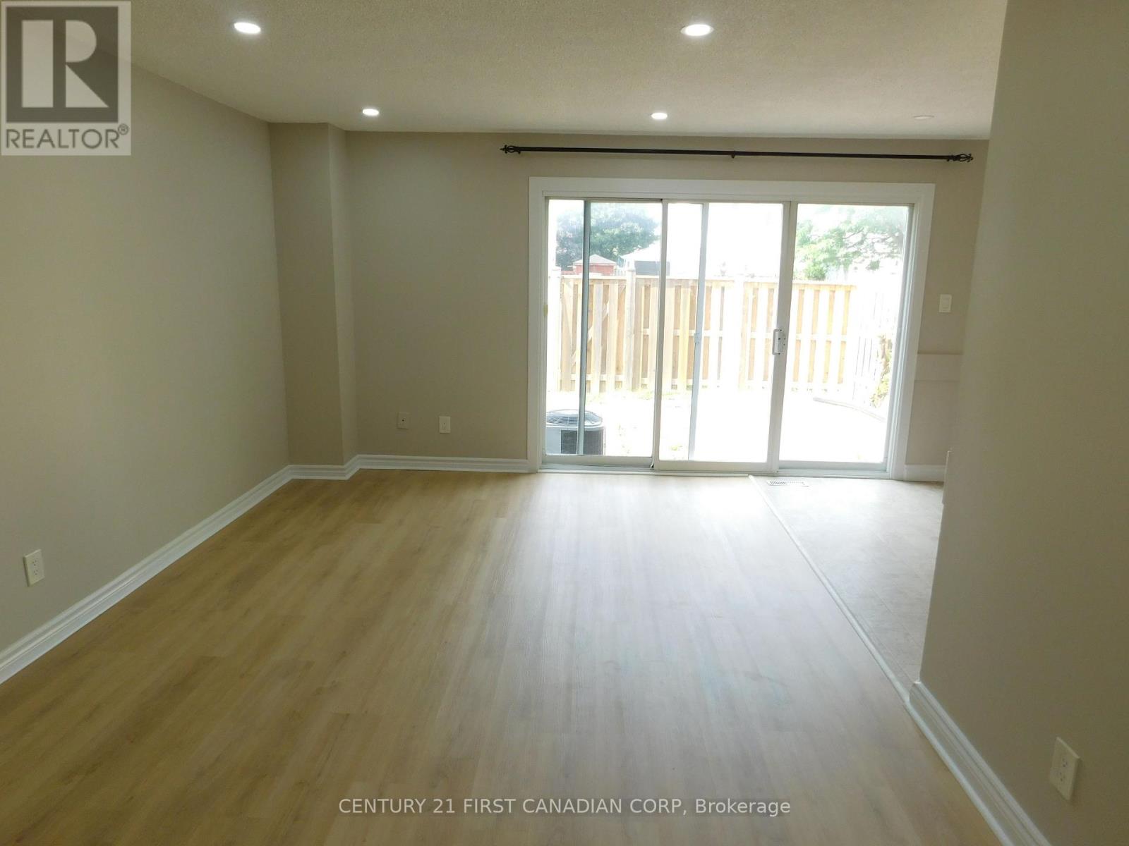 Photo 5 of 2 500 Osgoode Drive, London South ON