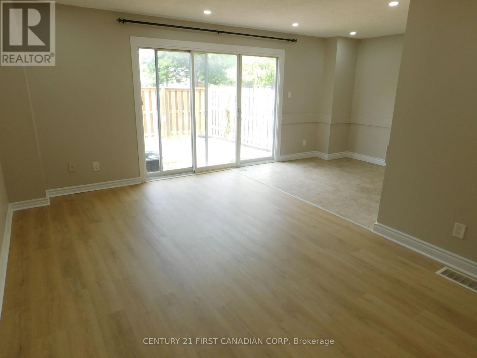 Photo 6 of 2 500 Osgoode Drive, London South ON