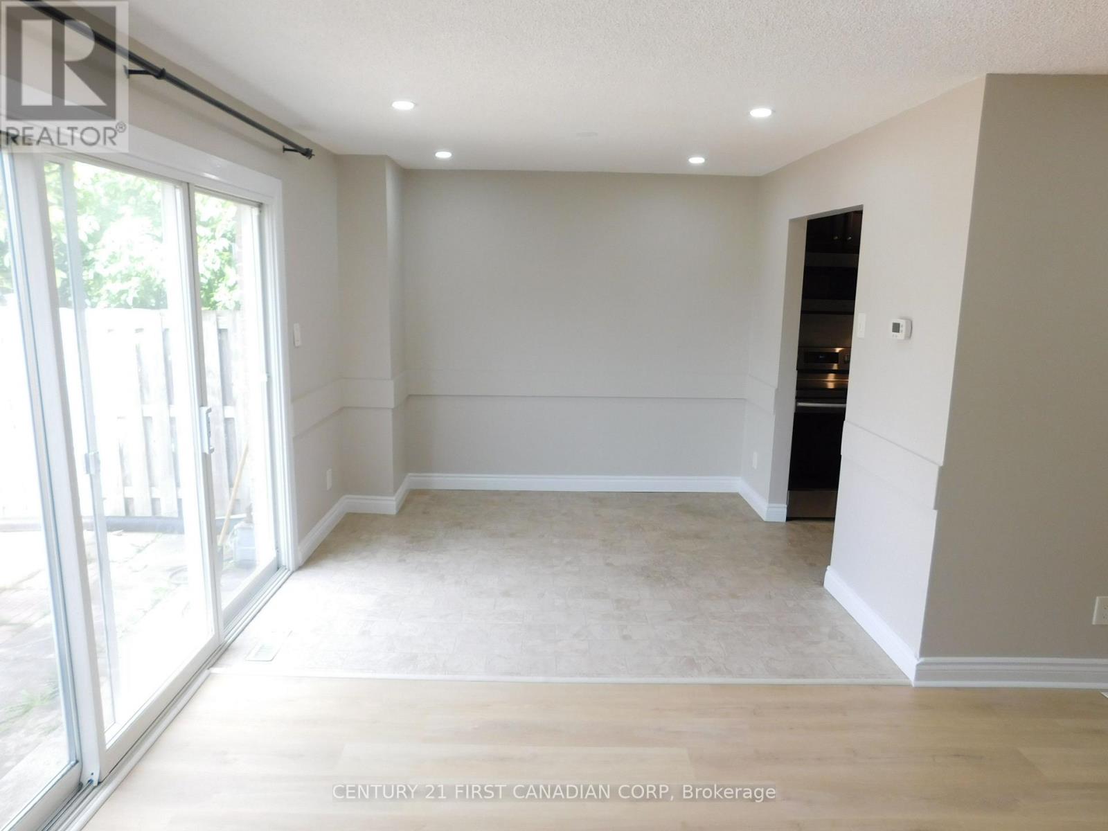 Photo 7 of 2 500 Osgoode Drive, London South ON